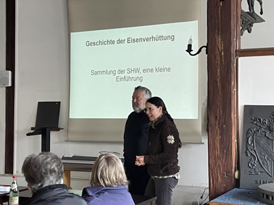 Katja Beumgärtner und Rolf-Dieter Blumer beim Einführungsvortrag